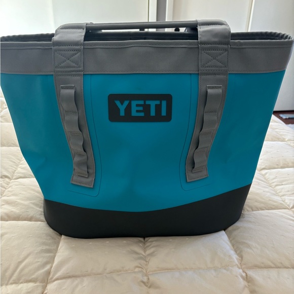 New Yeti Camino Carryall 35 all purpose bag. It’s beautiful reef blue. Must have - Picture 3 of 9